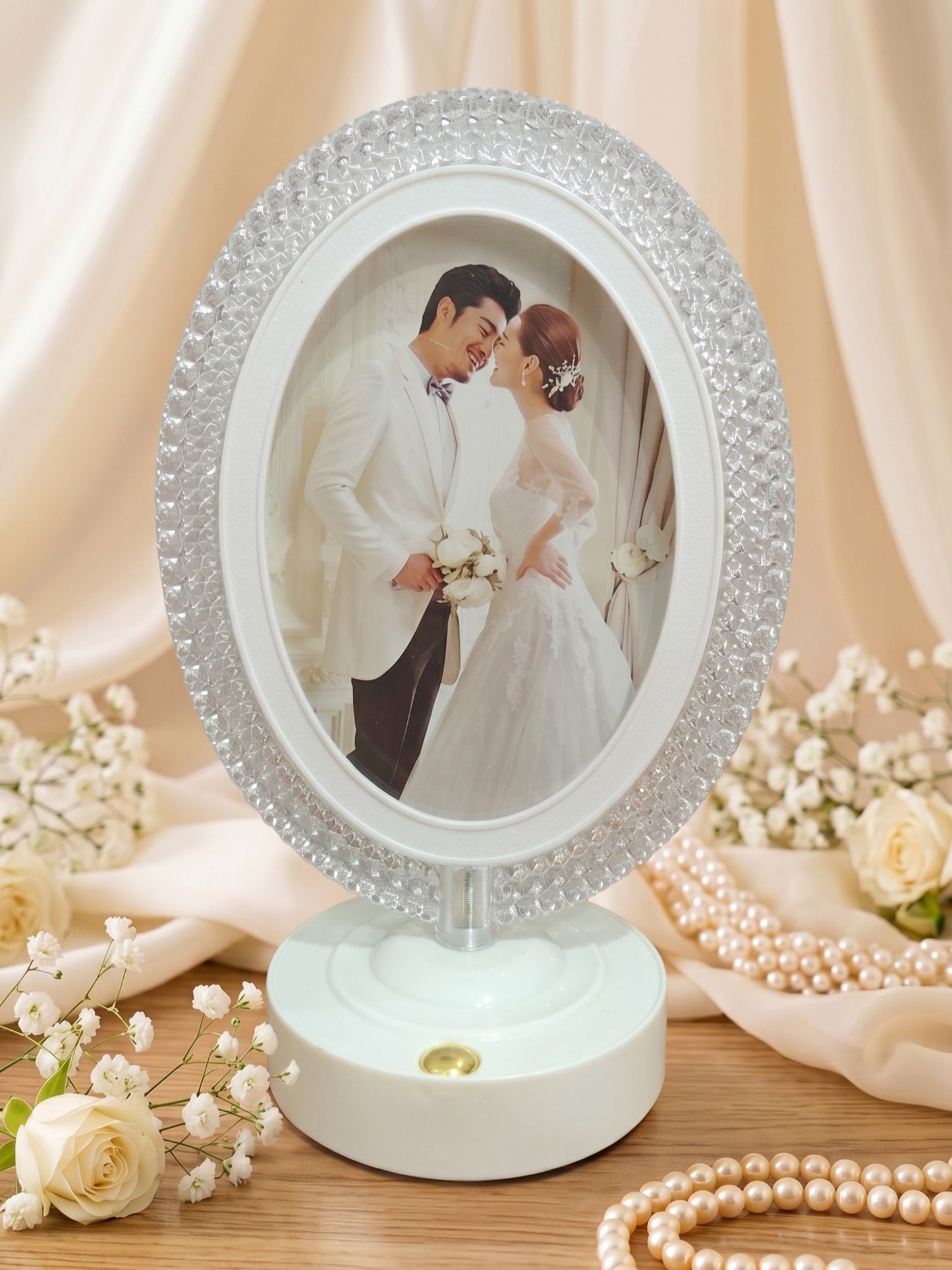 Cadre photo en cristal luxueux avec socle doré – Design romantique et élégant