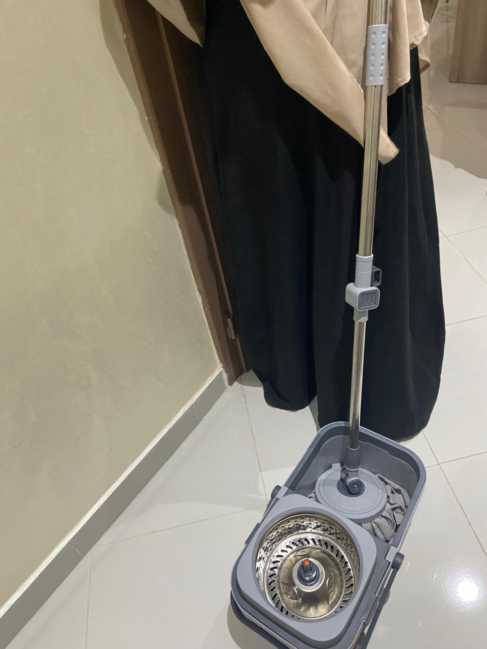 Spin Mop 360° Intelligent – Nettoyez sans effort, sans toucher la saleté et avec élégance