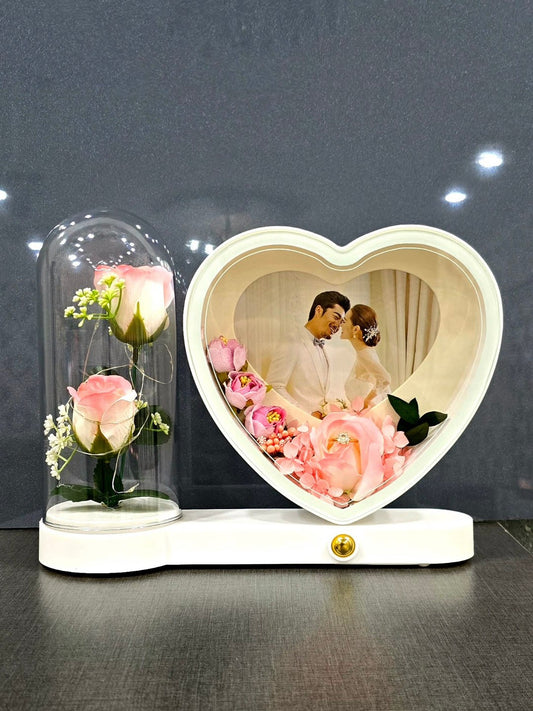 Cadre photo en cristal luxueux avec socle doré – Design romantique et élégant