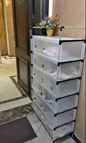 Étagère à chaussures multicouche en aluminium anti-poussière pour salon